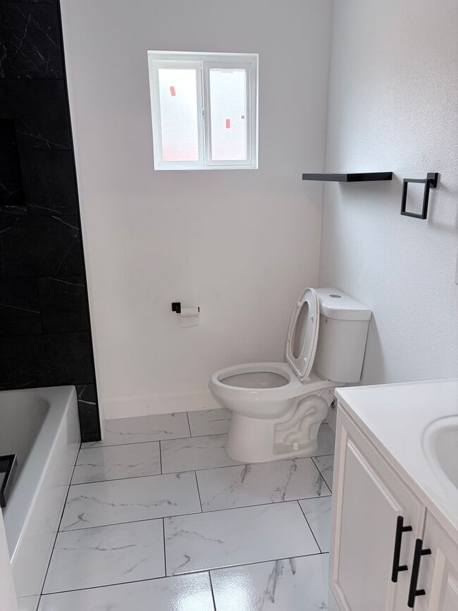 Building Photo - 105 W 83rd St