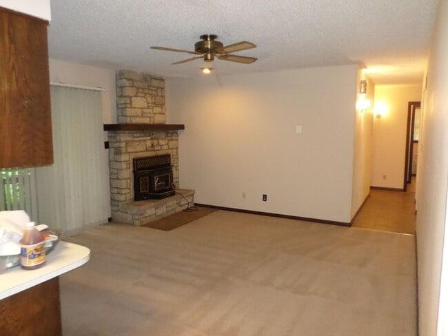 Building Photo - House on Browning available NOW