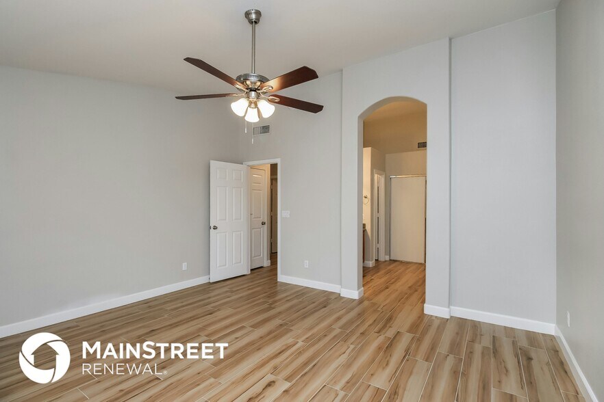 Building Photo - 1668 E Golden Ln