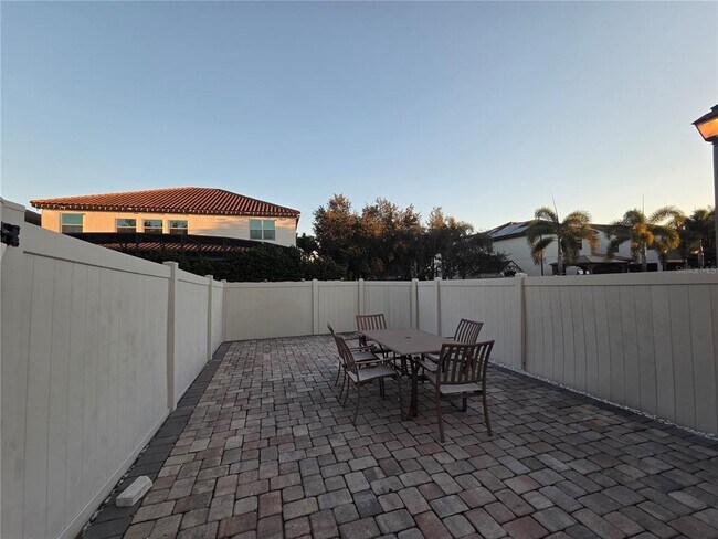 Building Photo - 11842 Silverlake Park Dr