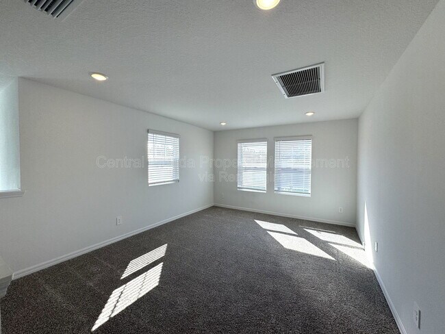 Building Photo - 2958 Sunstar Dr