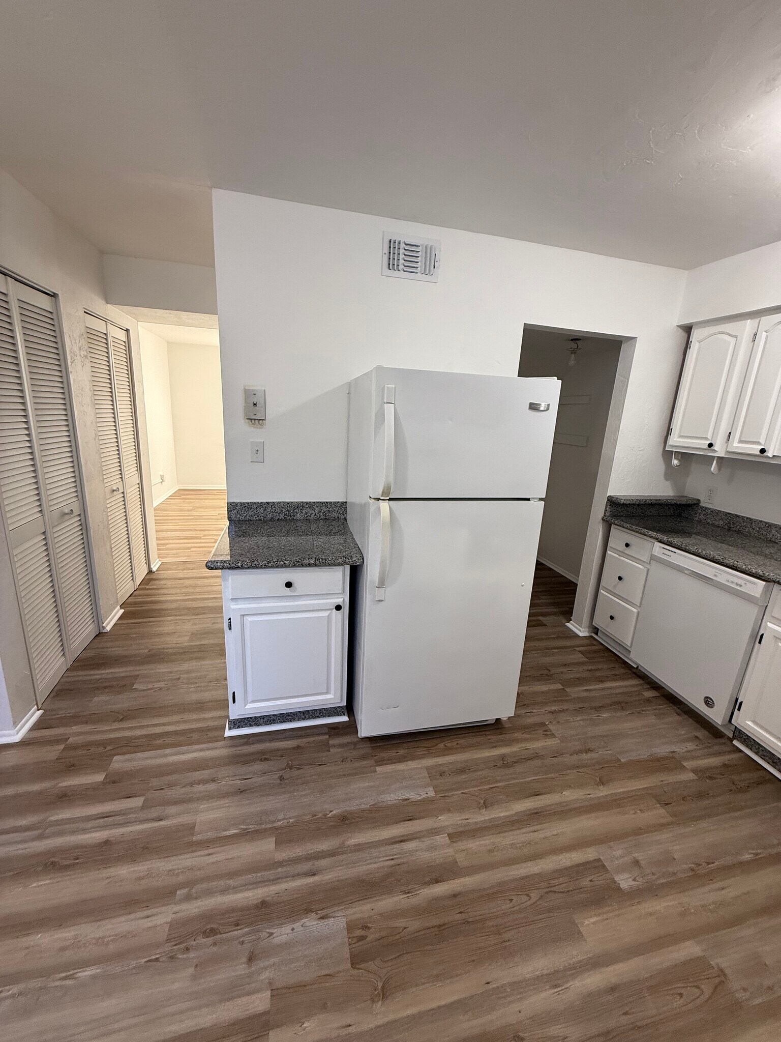 Building Photo - 3701 SW 30th Ter