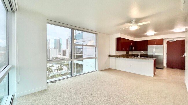 Building Photo - MOVE-IN READY 1 BED/1 BATH/1 PRKG IN 909! ...