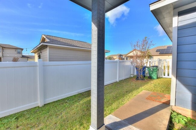 Building Photo - 404 Craters of the Moon Blvd