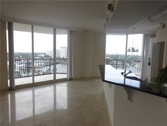 Building Photo - 100 S Birch Rd