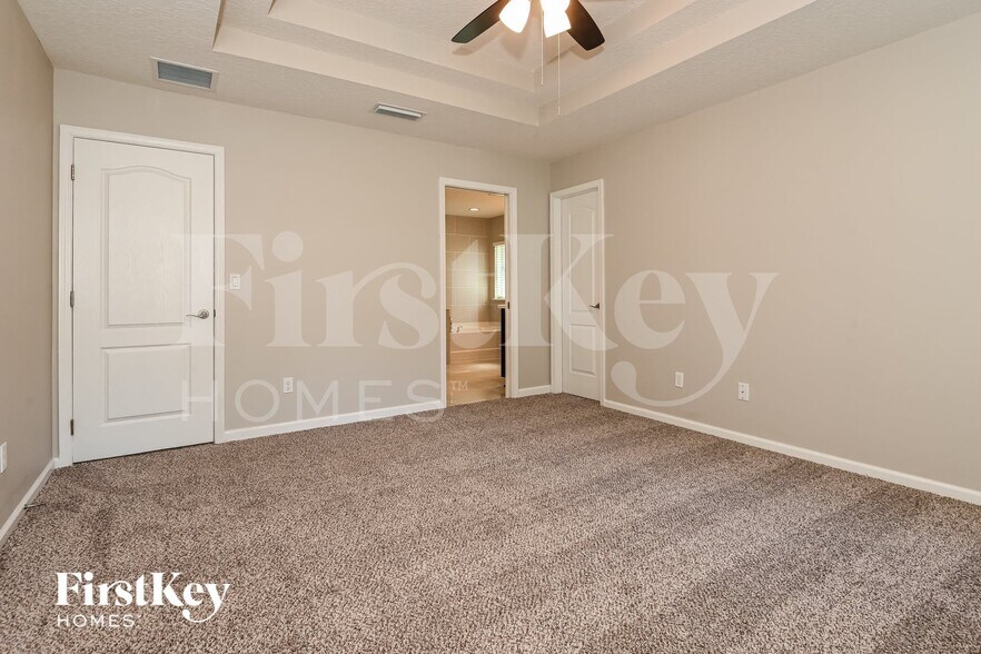 Building Photo - 13915 Ponderosa Pine Dr E