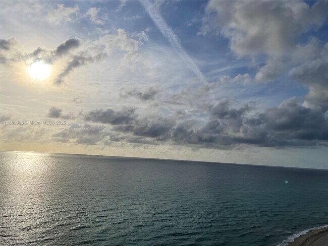 Building Photo - 16699 Collins Ave