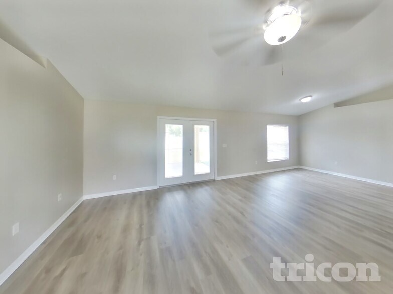Building Photo - 13001 Fish Cove Dr