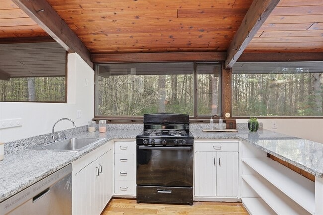 Building Photo - 234 Tophet Rd