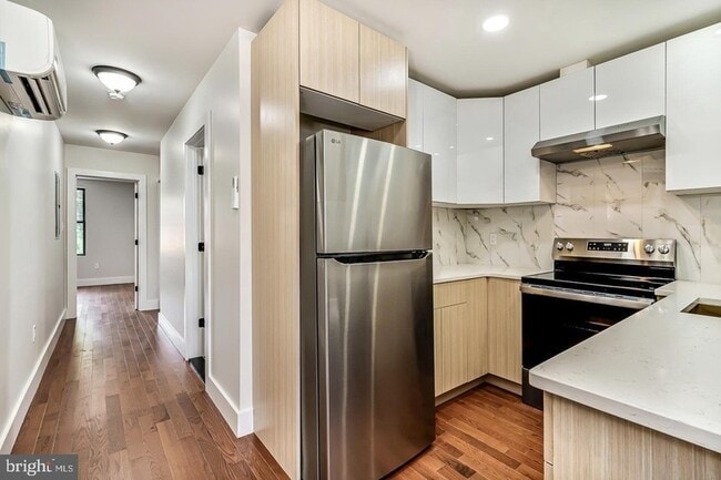 Building Photo - 182 E Huntingdon St