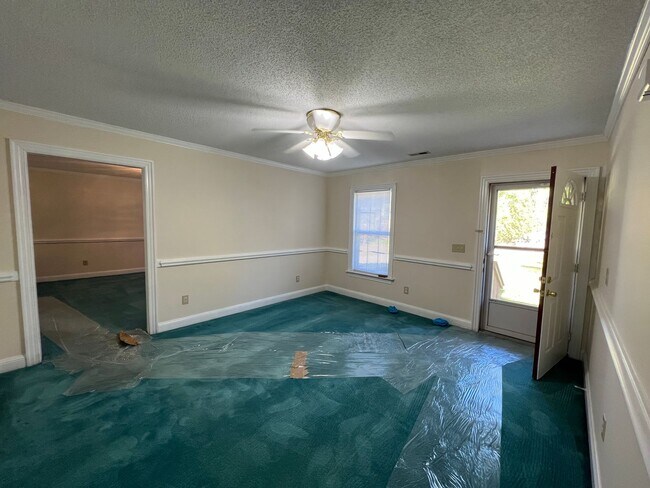 Building Photo - 3 Bed, 2 Bath Ranch Only 15 Minutes to Virginia/NC Line