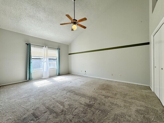 Building Photo - Northeast El Paso 3Bed/2Bath Refrig A/C