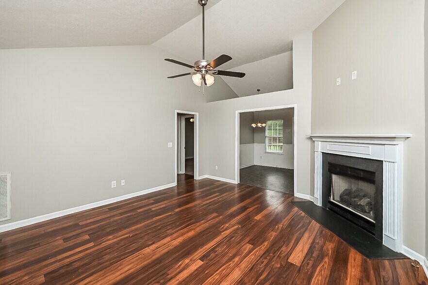 Building Photo - 715 Whispering Breeze