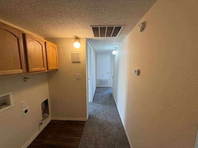 Building Photo - 3 Bedroom Single Story Home Near Northern Blvd NE & Loma Colorado Blvd NE!