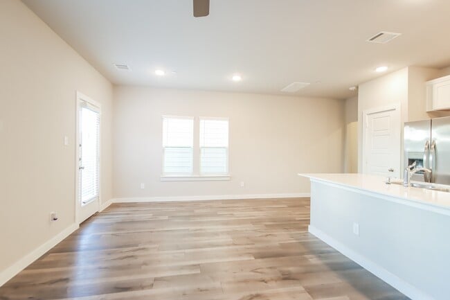 Building Photo - 329 N Centro Cir