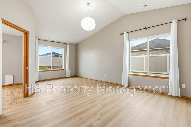 Building Photo - 8915 Durham Ct