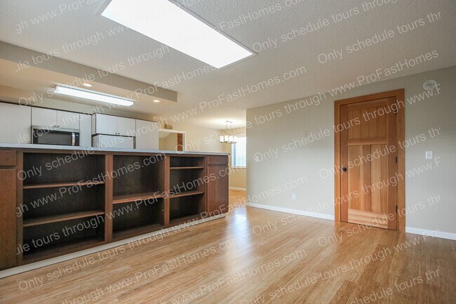 Building Photo - 14210 SW Rochester Dr