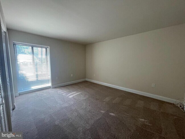 Building Photo - 6139 Leesburg Pike