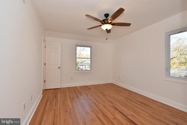 Building Photo - 2302 Dexter Ave