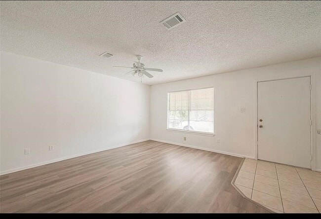 Building Photo - 8430 Round Rock Dr