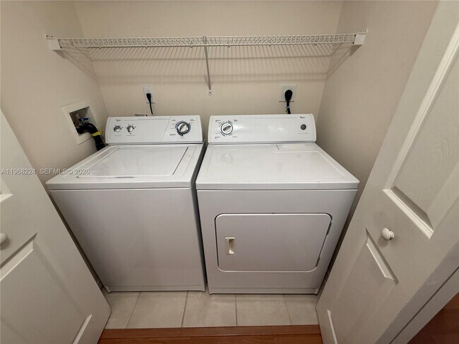 Building Photo - 2240 E Preserve Way