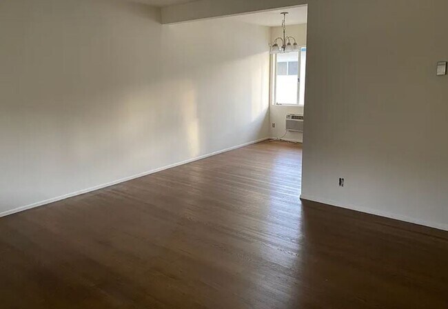 Building Photo - 523Bald