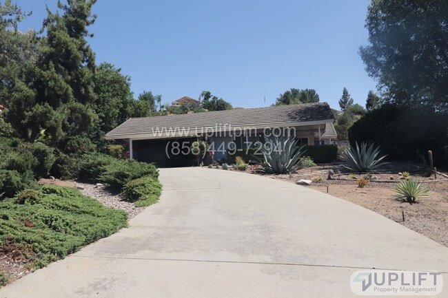 Building Photo - 3 Bedroom 2 Bathroom in Country Estates