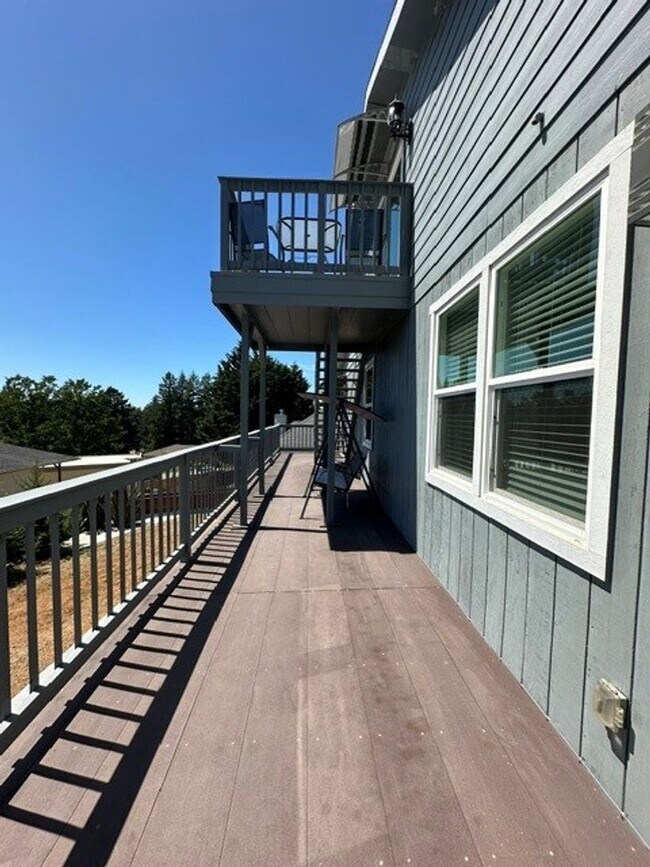 Building Photo - 7175 Vista Ridge Dr