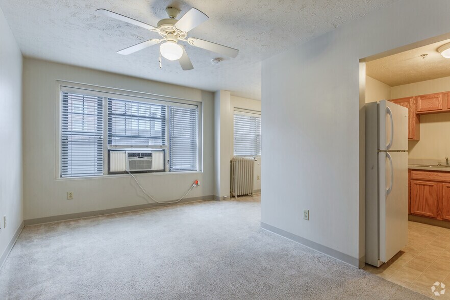 Studio 1BA 450 sq. ft. - University East Apartments