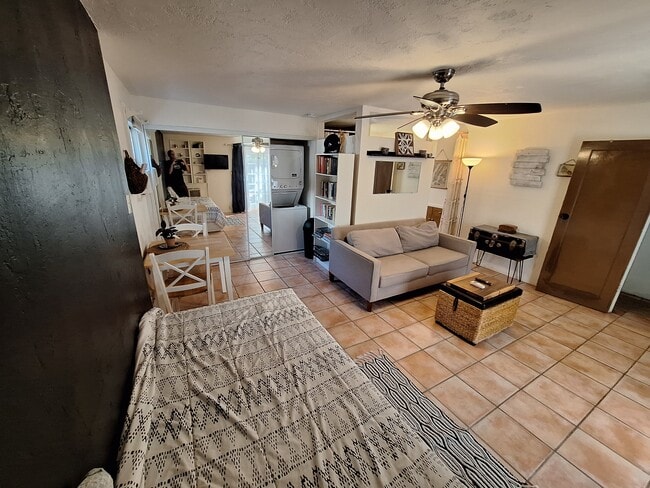 Building Photo - 2910 Grape Street