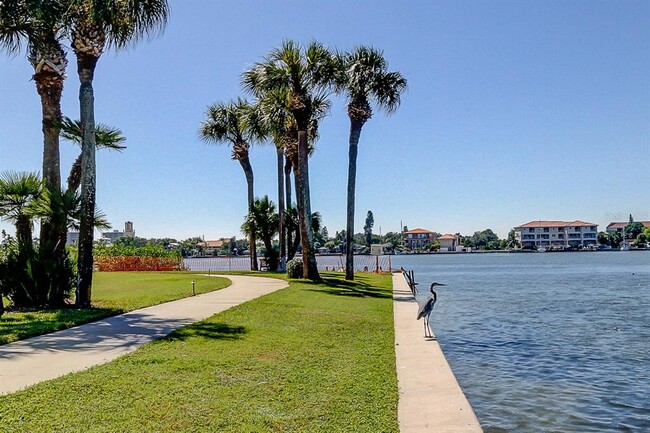 Building Photo - 7979 Sailboat Key Blvd S