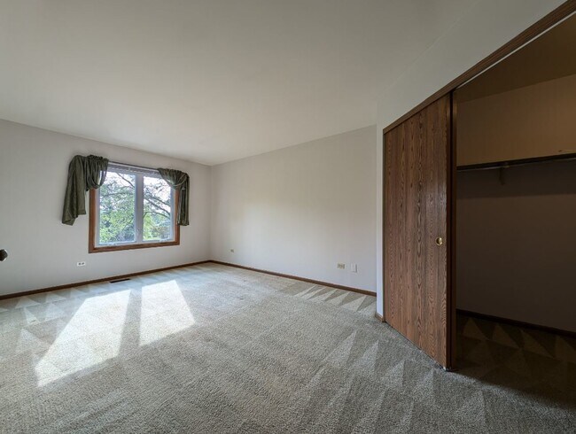 Building Photo - 9200 Drummond Dr