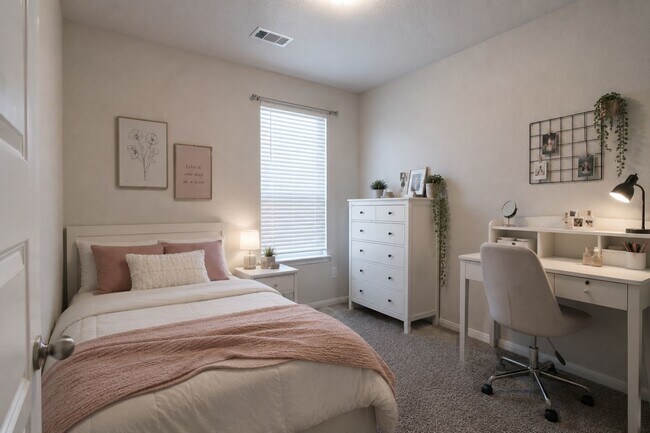 Building Photo - 14706 Pinion Ct