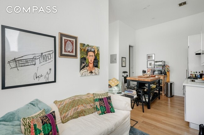 Building Photo - 622 Grand Ave