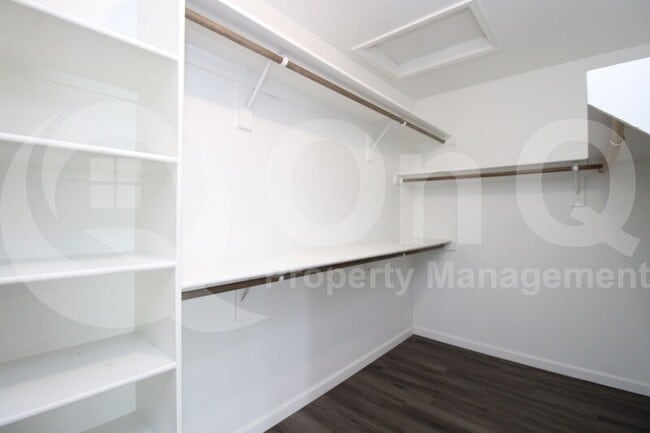 Building Photo - 1133 E San Pedro Ave