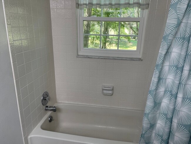 Building Photo - Fully furnished 55+ short term