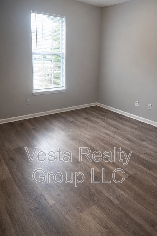 Building Photo - 5650 Waterford Ct