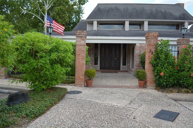 Building Photo - 2230 S Piney Point Rd