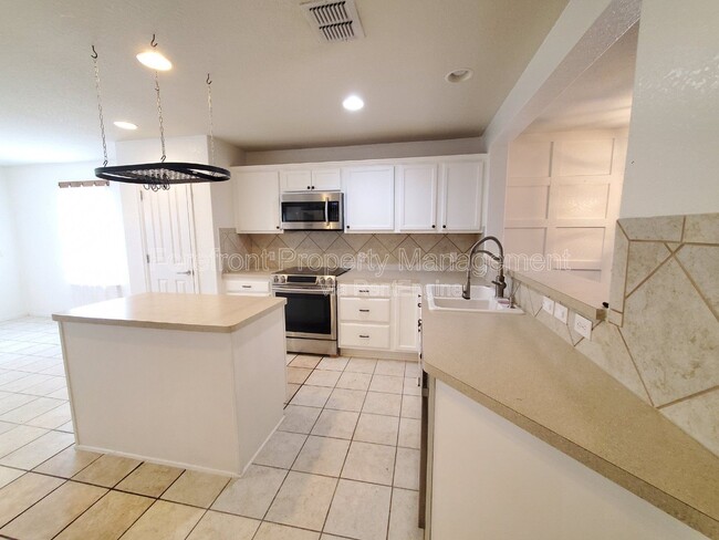 Building Photo - 555 Planters Pass