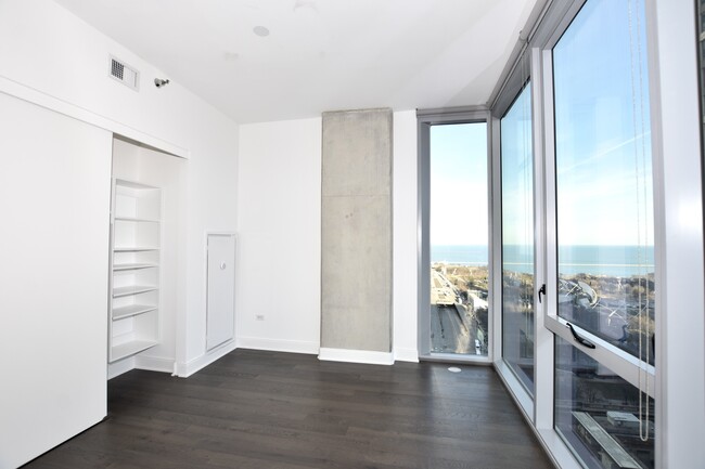 Building Photo - 60 E Randolph St