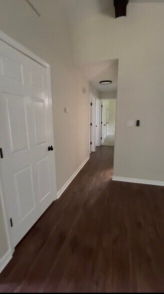 Building Photo - 390 Mulberry Pike