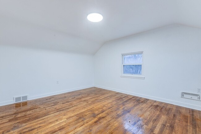 Building Photo - AVAILABLE JUNE 2026! - 2 Bedroom Suburban Vibes in the HEART of the City!!