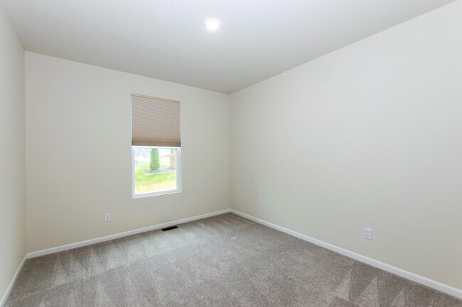 Building Photo - 717 Risdon Trail S