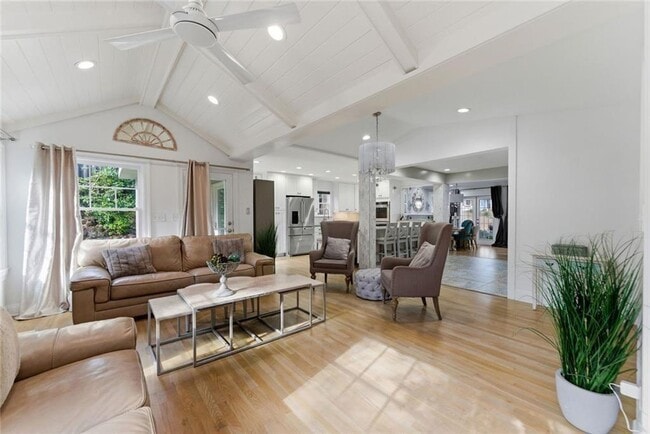 Building Photo - 302 Hascall Rd NW