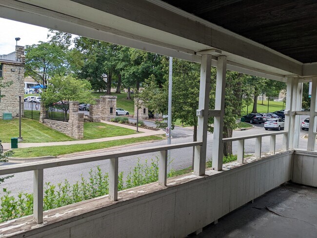 Building Photo - 1300 Rockhurst Rd