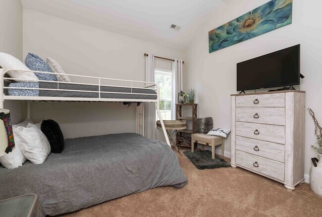 Building Photo - 460 Star Ridge Rd