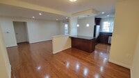 Building Photo - Gorgeous 1 Bed 1 Bath 1st Floor Condo In S...