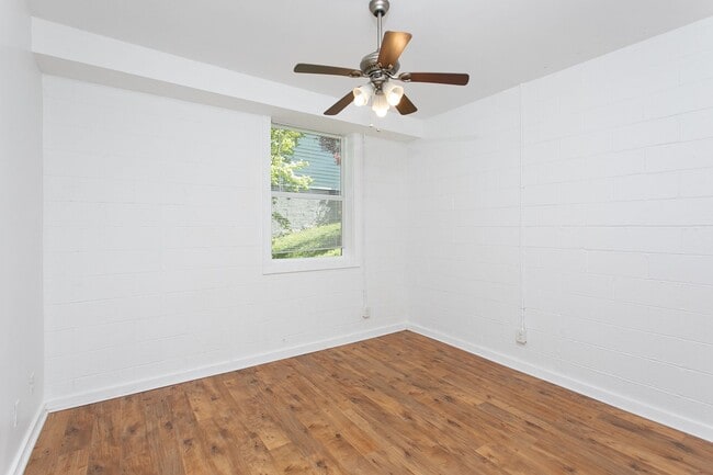 Building Photo - Beautiful and Spacious 5 Bedroom + 3 Bath Home w/ Office close to Downtown!