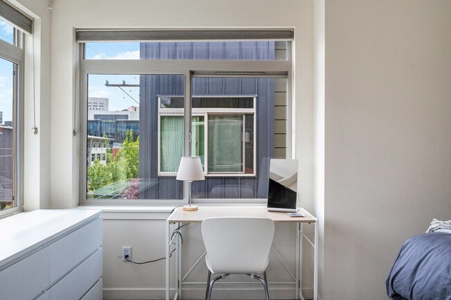 Building Photo - 1308 E Marion St