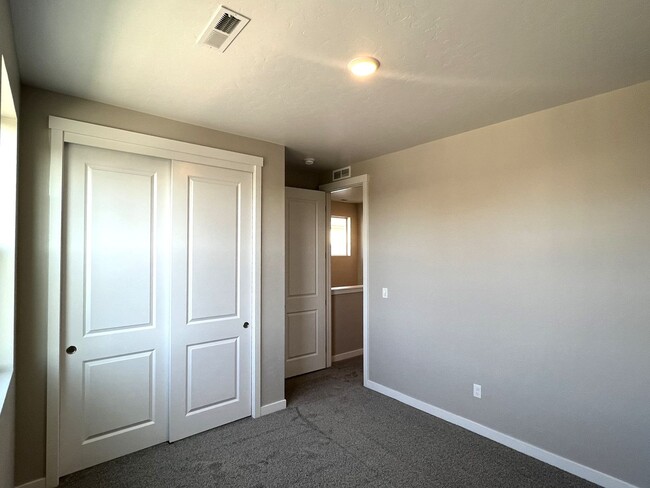 Building Photo - Brand new 3 bed 2.5 bath townhome in Stars...